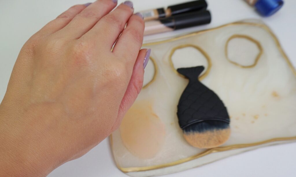 Carli D - Makeup Mixing Tray