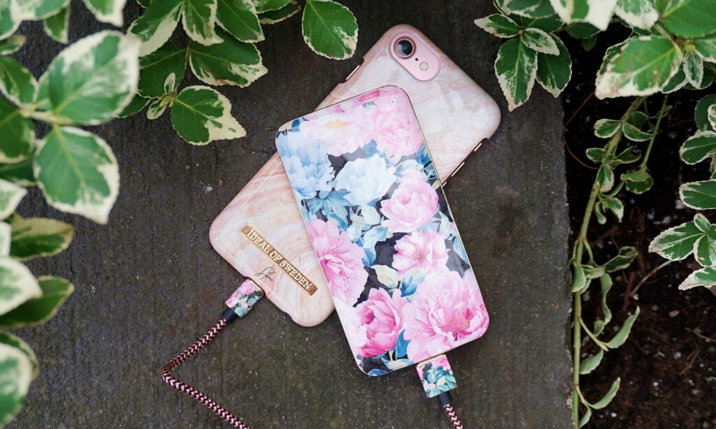 iDeal of Sweden - Peony Garden Power Bank & Cable