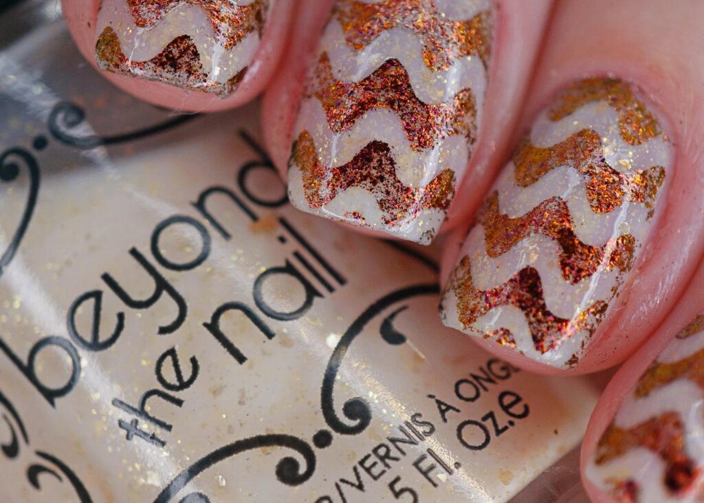 Flakie Squiggle Nails